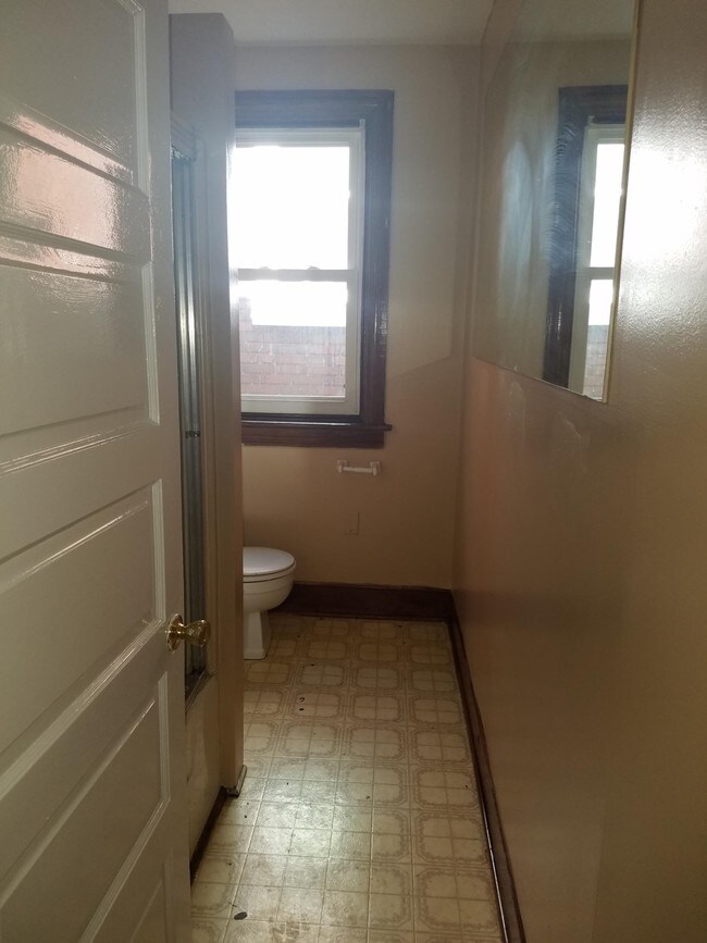 bathroom - 1837 Zarker St