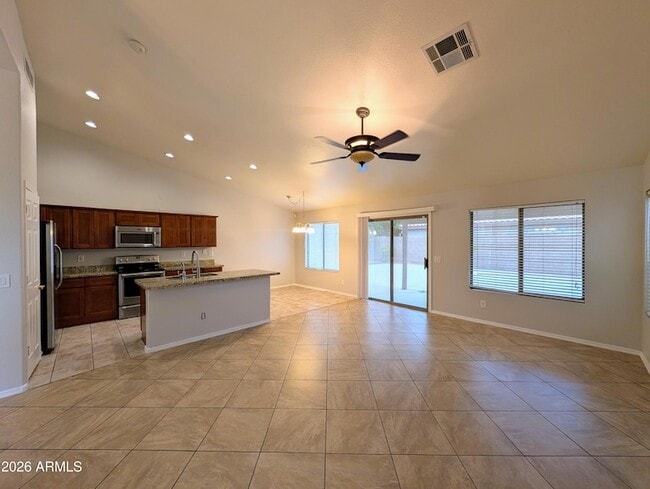 Building Photo - 15748 W Paradise Ln