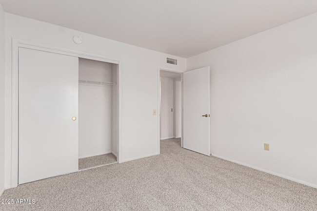 Building Photo - 14638 W Antelope Dr