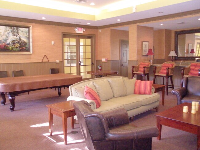 Building Photo - Annual turnkey furnished renovated GATED COMMUNITY**3 BEDROOM TOWNHOUSE