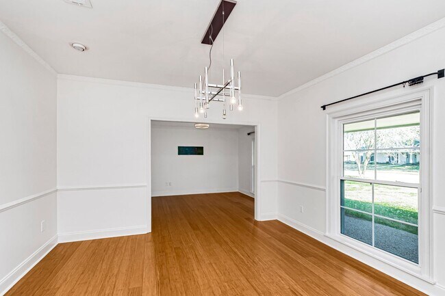 Building Photo - 4204 Pine Park Dr