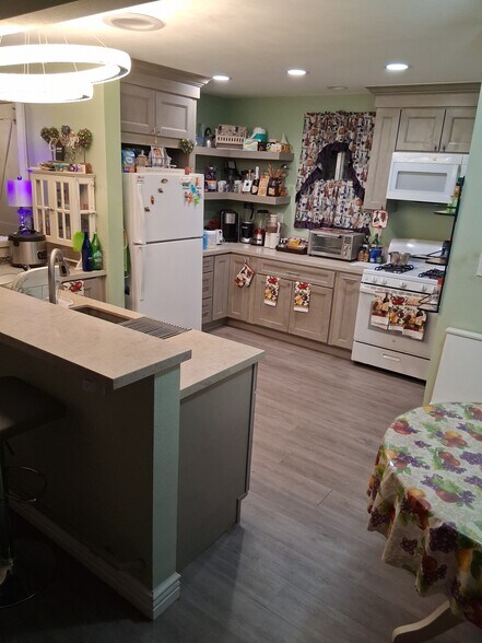 Building Photo - 5361 Sierra St