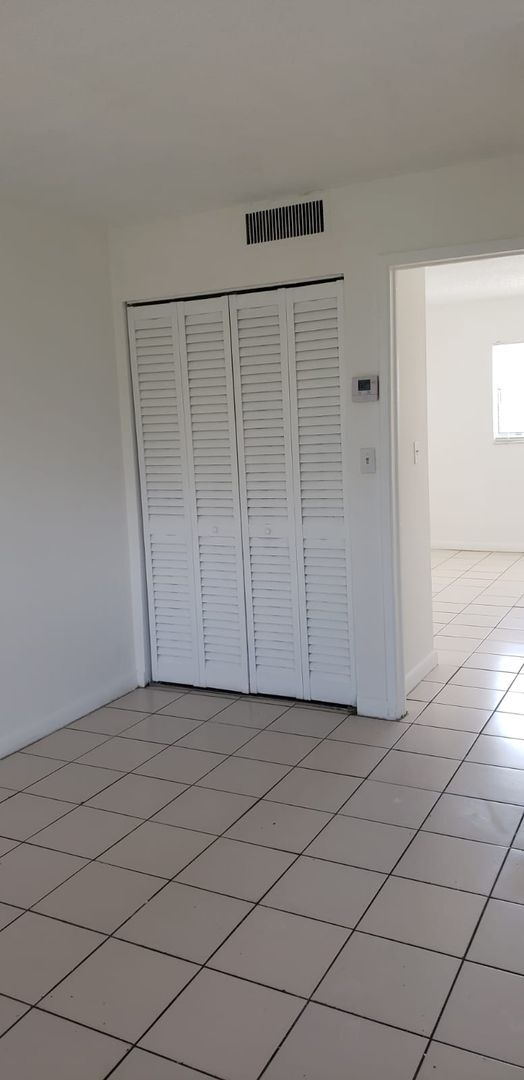 Building Photo - One-bedroom for rent in Pompano Beach