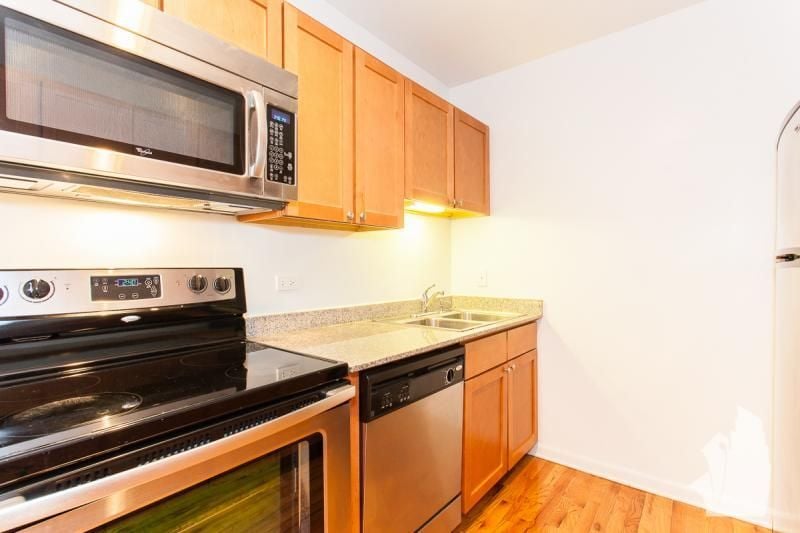 Building Photo - 4607 N Sheridan Rd