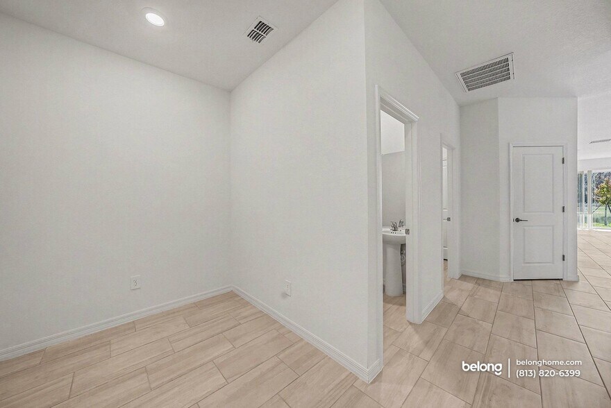 Building Photo - 18228 Pleasantview Blvd