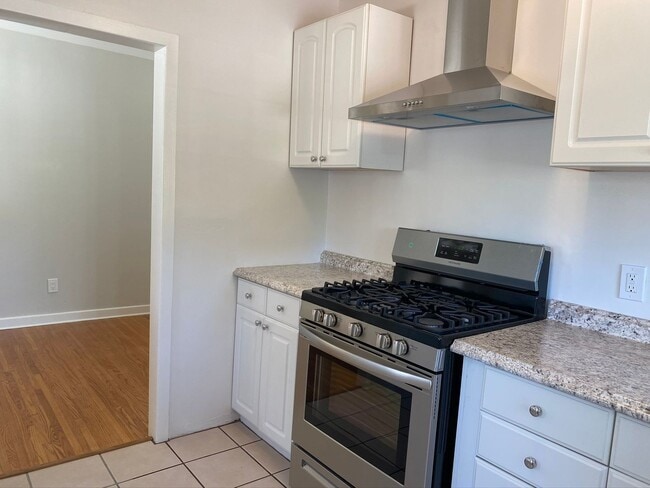 Building Photo - Spacious 2 Bedroom 1 Bath House in Eagle Rock