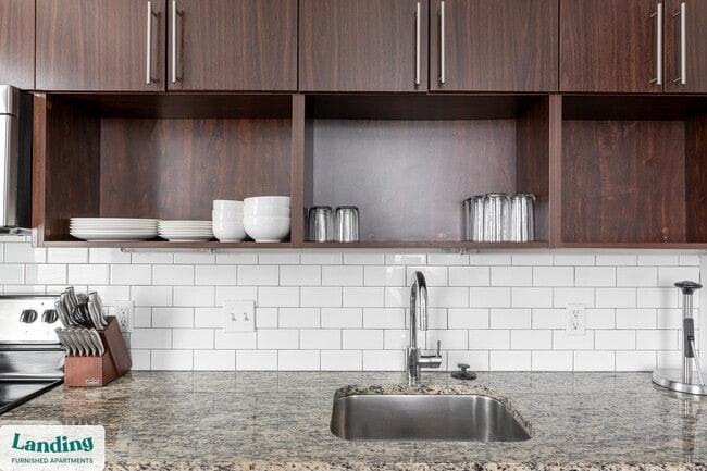 Building Photo - 933 McGee St