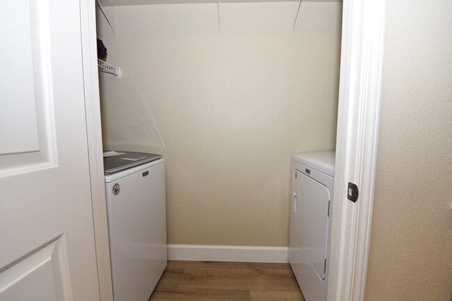 Building Photo - BEAUTIFUL 2 BED, 2 BATH CONDO AT MORGYN RI...