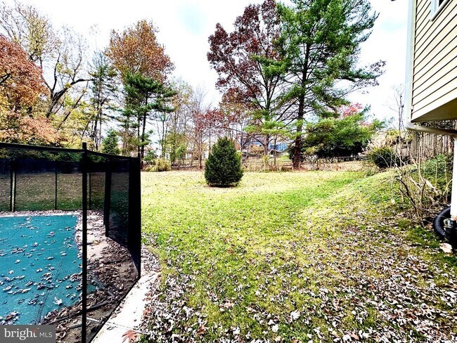 Building Photo - 5 Charen Ct