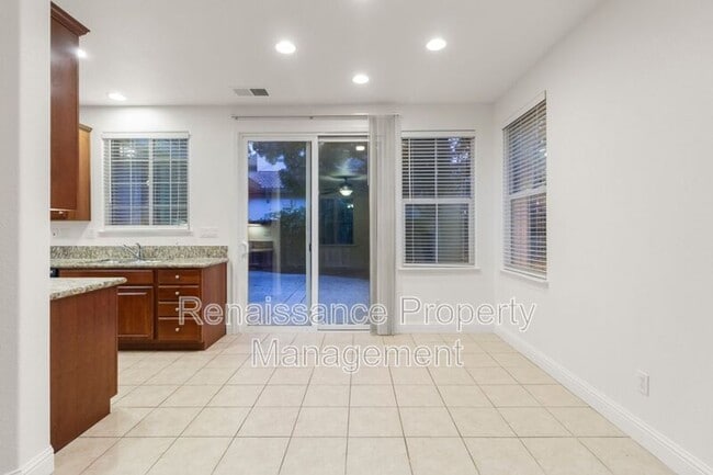 Building Photo - 363 W Viento St