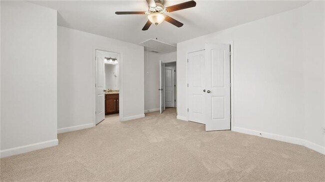 Building Photo - 2040 Bloomfield Ct