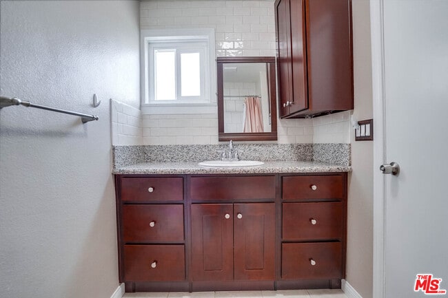Building Photo - 3046 Chadwick Dr
