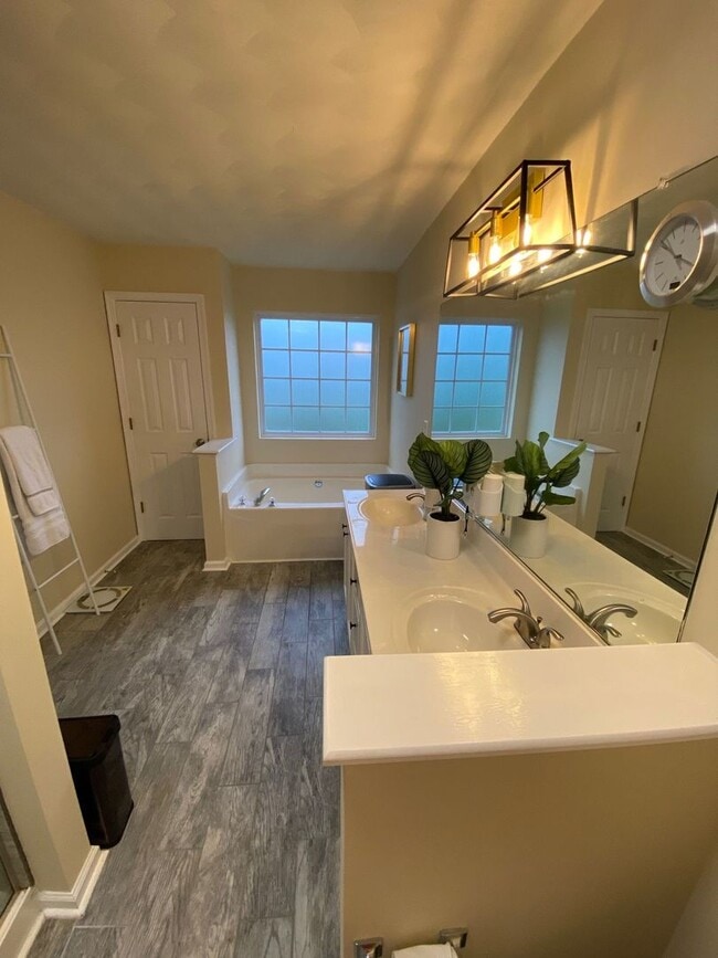 Building Photo - Your dream home is ready to welcome you wi...