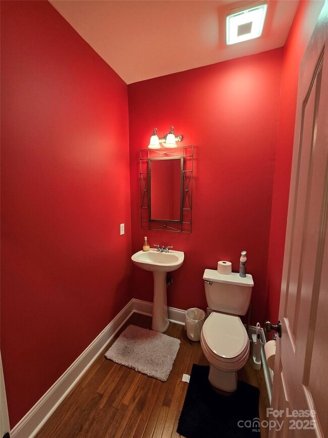 Building Photo - 409 Foxglove Ln