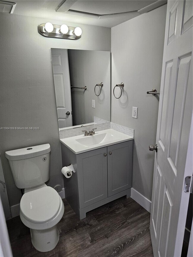 Building Photo - 2880 N Oakland Forest Dr