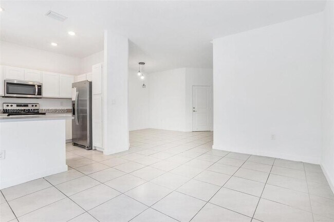 Building Photo - 3 bedroom in Miami Gardens FL 33169