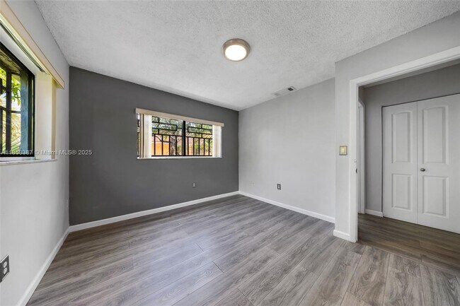 Building Photo - 5511 W 22nd Ct
