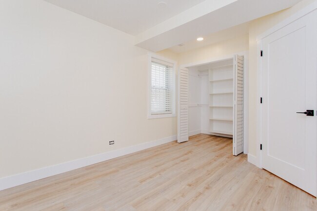 Building Photo - 2928 N Hoyne Ave