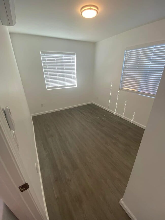 Building Photo - 836 Olive Ave