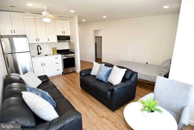 Building Photo - 10201 Grosvenor Pl