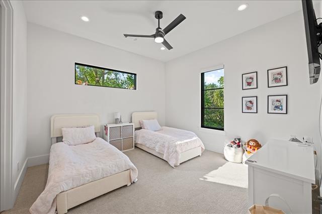 Building Photo - 5839 Richmond Ave