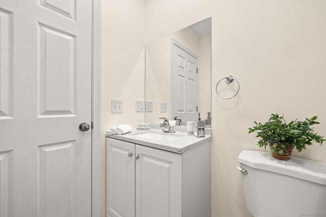 Building Photo - 143 Kneen St