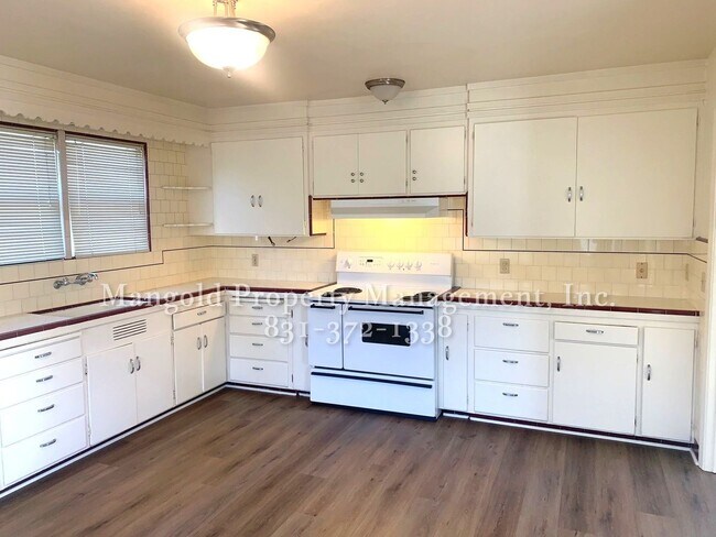 Building Photo - Spacious 3-Bed, 1.5-Bath Home with Private...