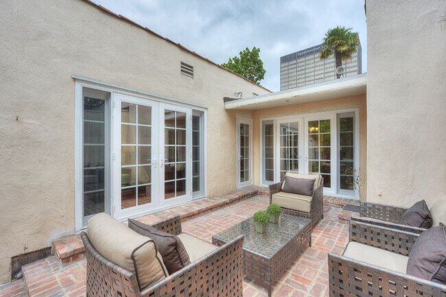 Building Photo - Welcome to this beautifully updated Spanis...