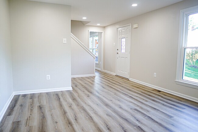 Building Photo - 12701 Carlsbad Ct