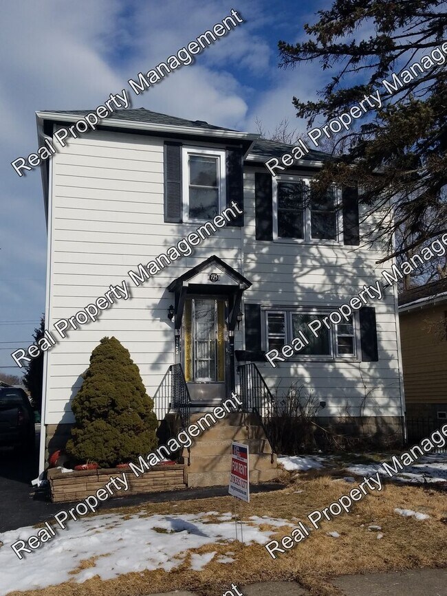 Updated second story 2 Bedroom Apartment 725 Mulberry St Hammond IN