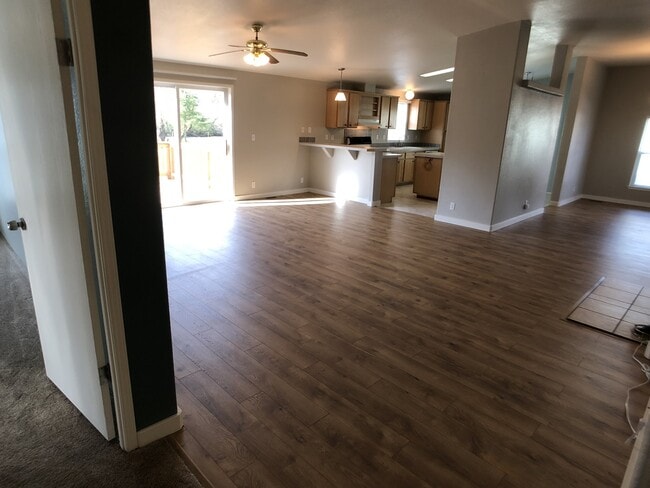 Building Photo - Beautiful and Convenient Turner Location!