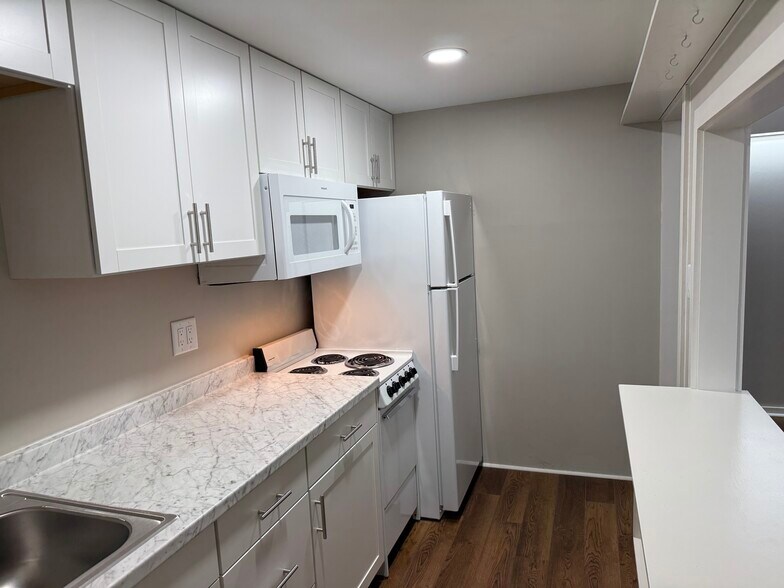 Building Photo - 130 Fairway Ave