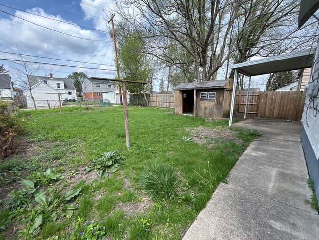 Building Photo - 445 S Sheridan St