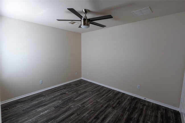 Building Photo - 6442 Wilshire Lakes