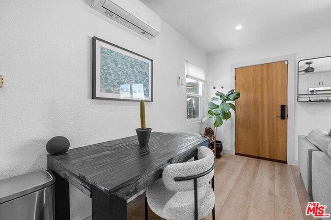 Building Photo - 2422 W 30th St