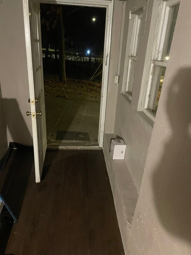 Building Photo - 17 Grand St