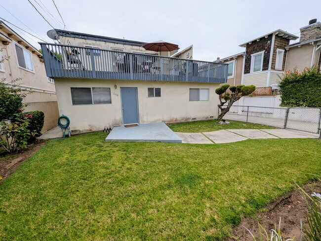 Building Photo - 2608 Vanderbilt Ln