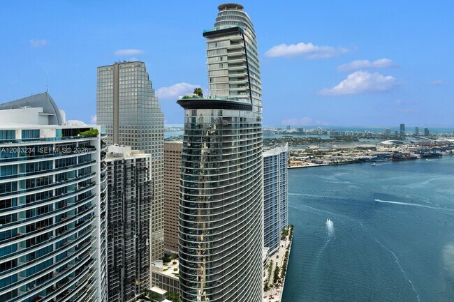 Building Photo - 300 Biscayne Blvd Way