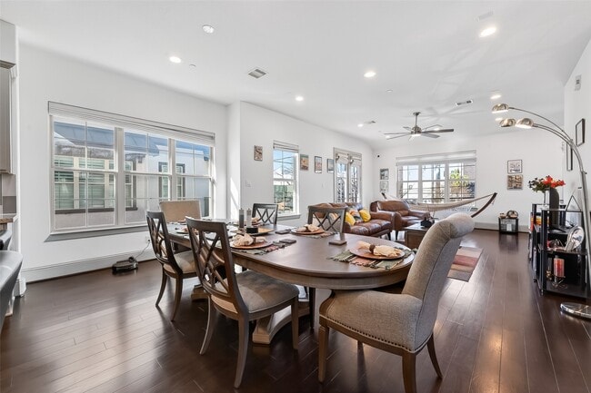 Building Photo - 1621 Rosewood St