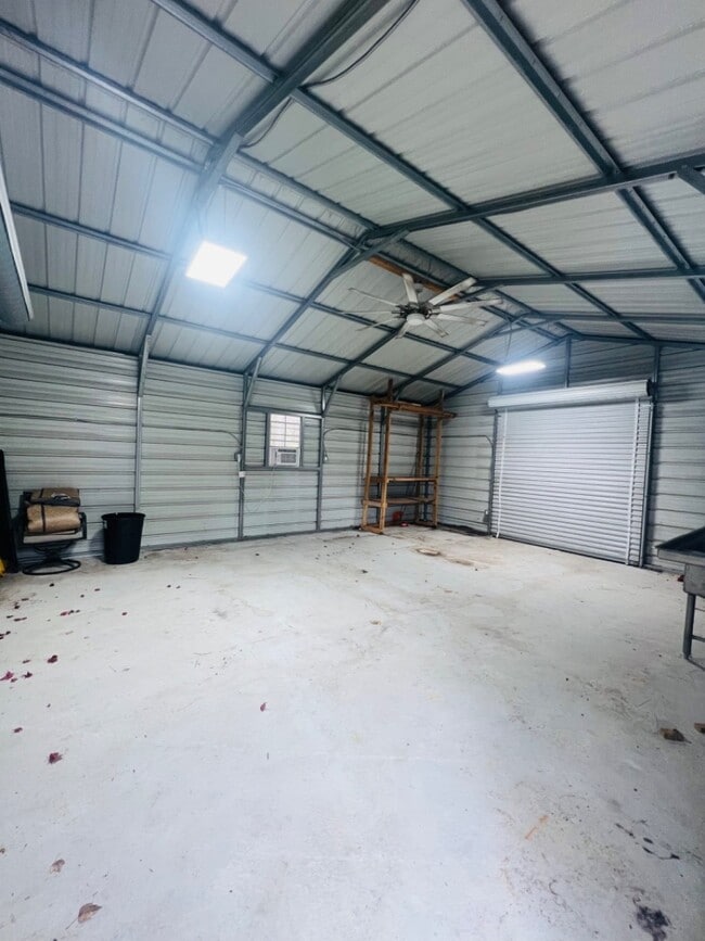 Building Photo - 208 Elmhurst Rd