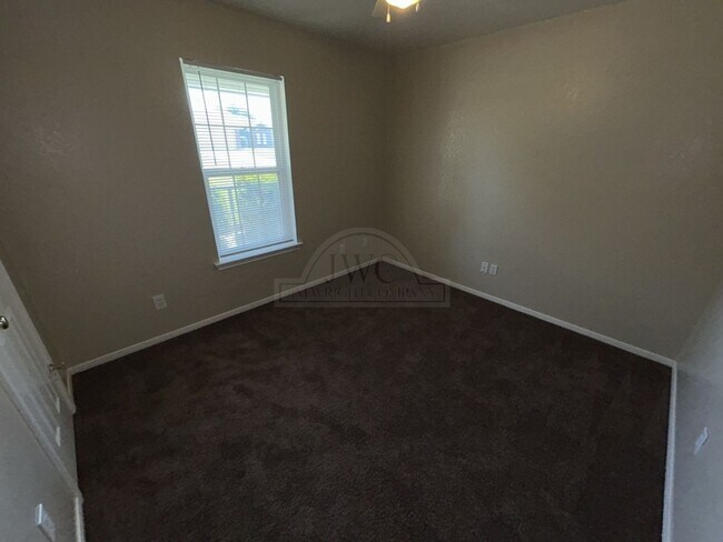 Building Photo - 3816 Sawtooth Dr
