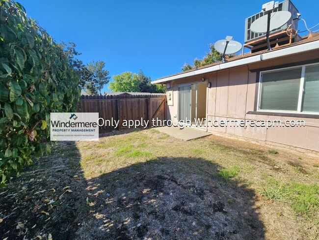 Building Photo - 5674-5674 Valley Vale Way
