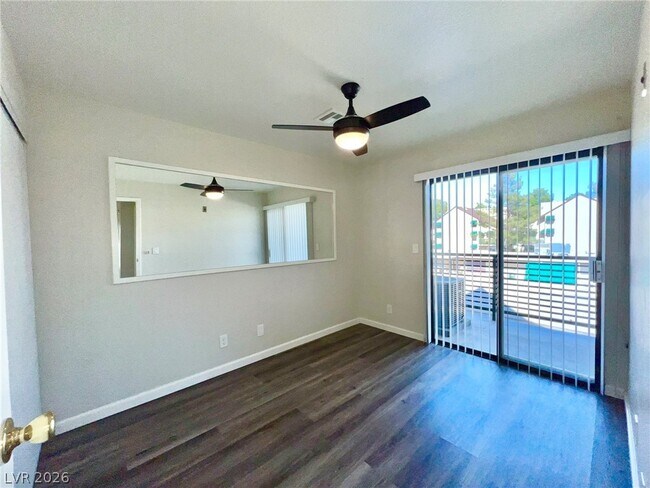 Building Photo - 480 Elm Dr