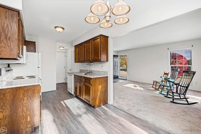 Building Photo - 24597 N Meadow Dr