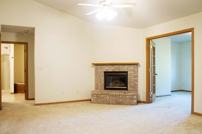 Primary Photo - 320 Cayman St