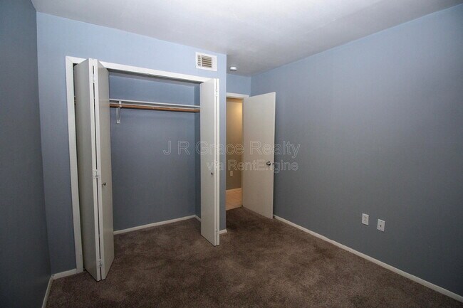 Building Photo - 1500 Lake Shore Dr