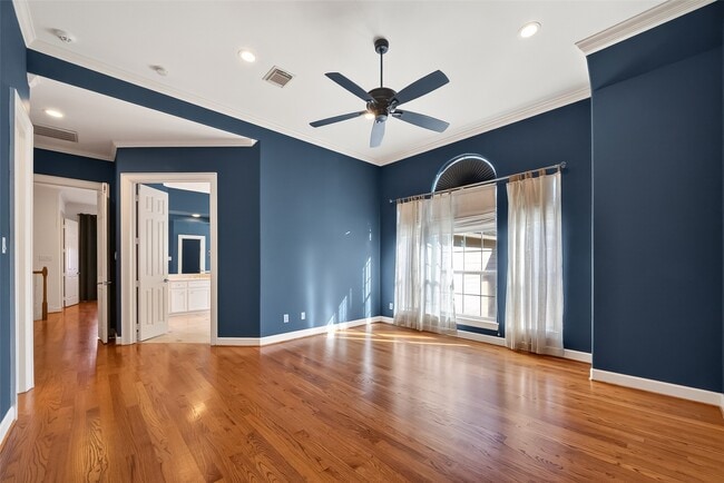 Building Photo - 1004 Stanford St