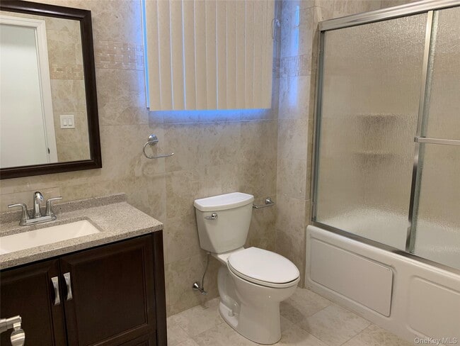 Building Photo - 97 Gainsborg Ave E