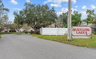 Building Photo - 8300 Plaza Gate Ln