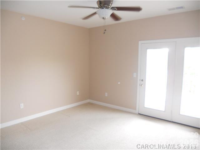 Building Photo - 10675 Hill Point Ct